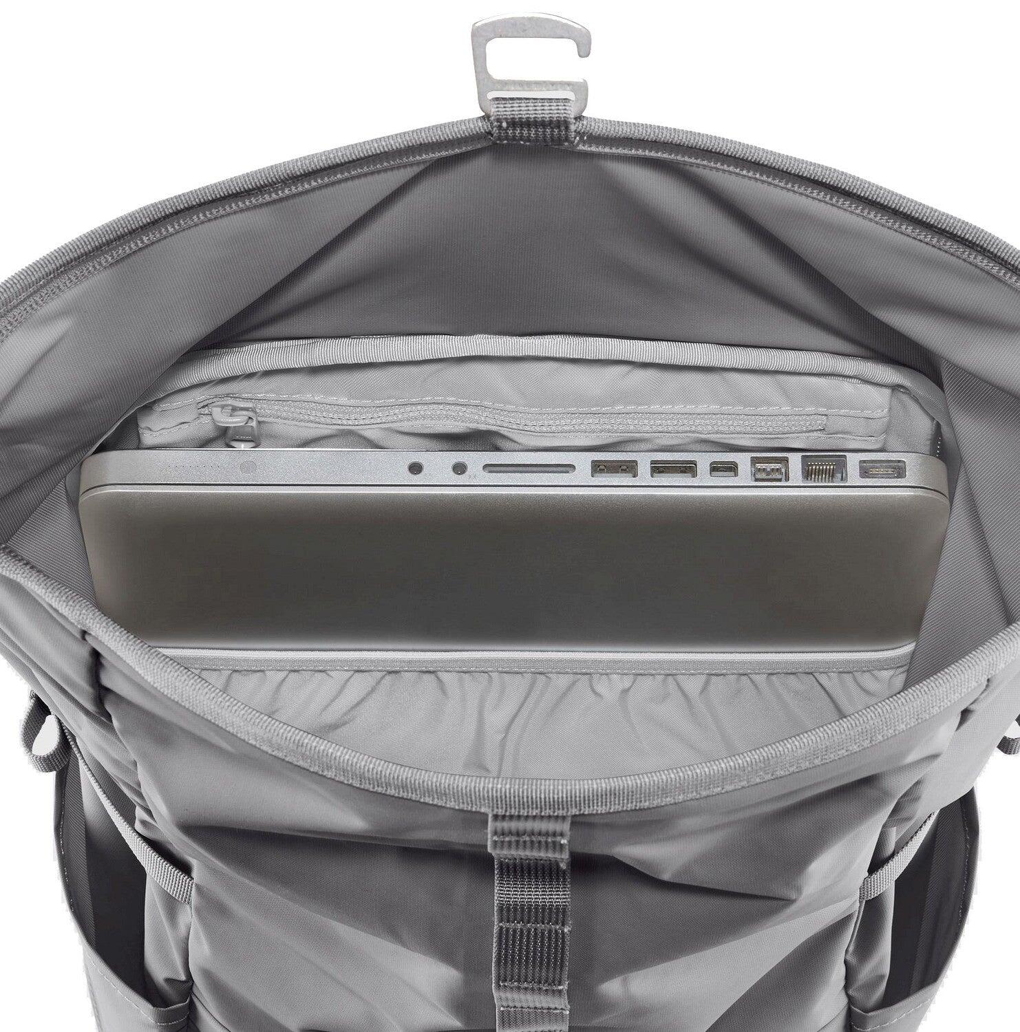 Mochila Gris Fjallraven High Coast Foldsack 24L Shark Grey Ligera y Versátil 5/7