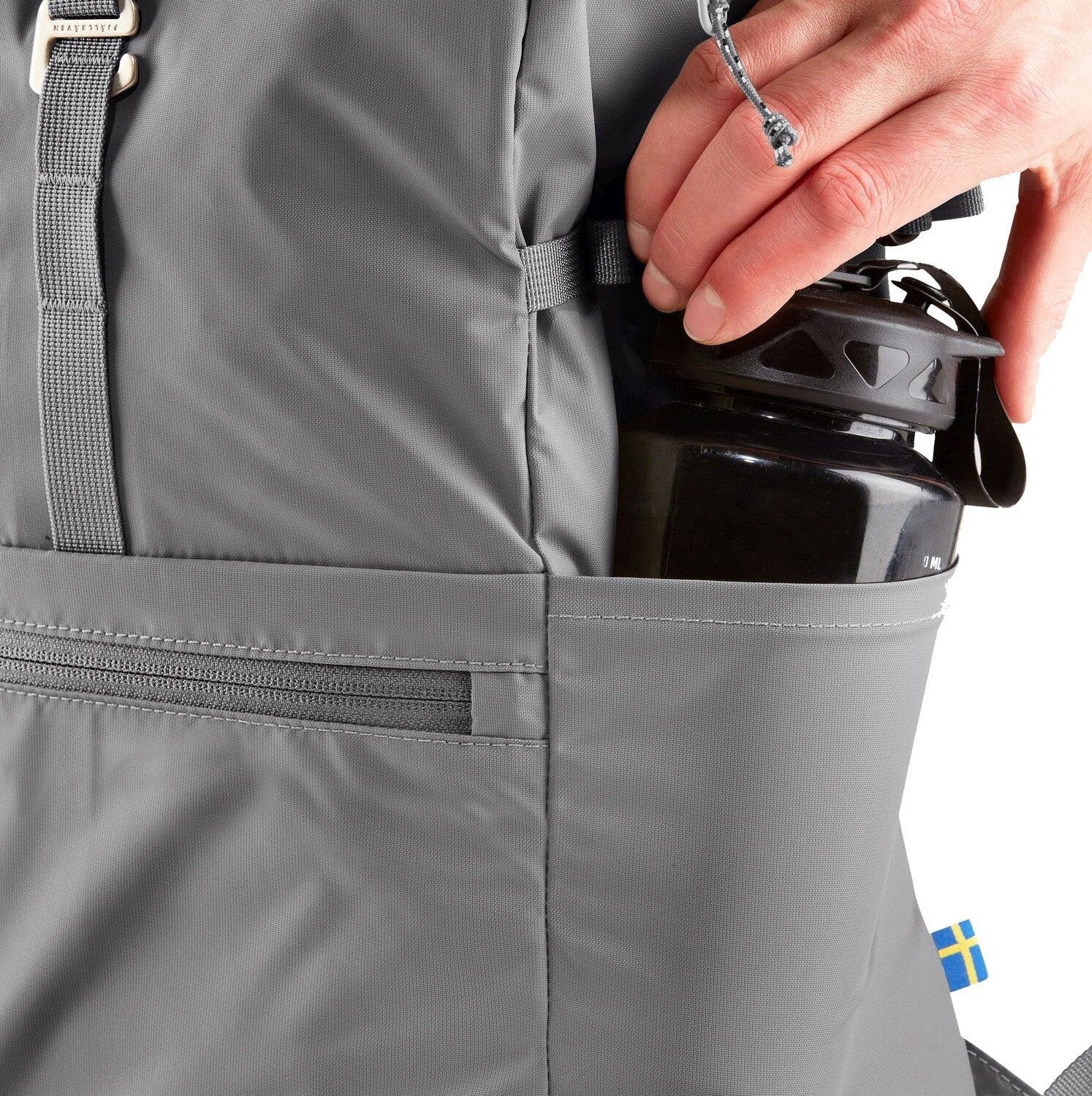 Mochila Gris Fjallraven High Coast Foldsack 24L Shark Grey Ligera y Versátil 4/7