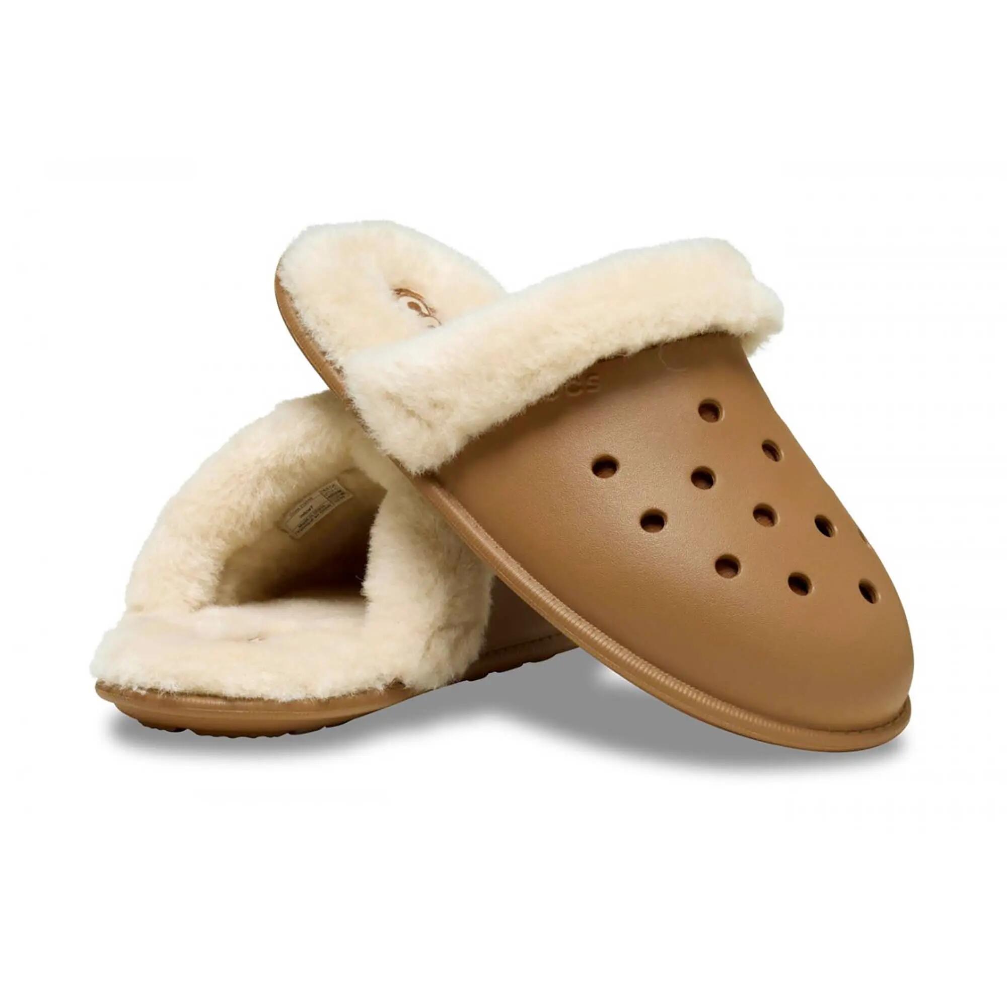 Kapcie Crocs CLASSIC FUZZ SCUFF SLIPPER 212143-2EY 4/6