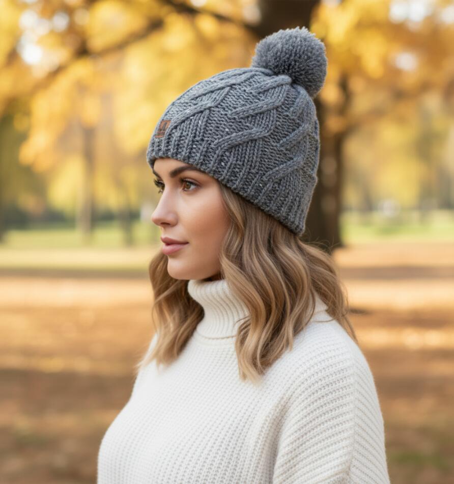 Strick Mütze Braies Hat grau Beanie - Wintermütze mit Pompon Pudelmütze 3/5
