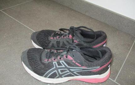 Entre Particuliers - Chaussures de sport Asics GT1000, taille 37