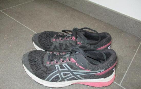 Entre Particuliers - Chaussures de sport Asics GT1000, taille 37