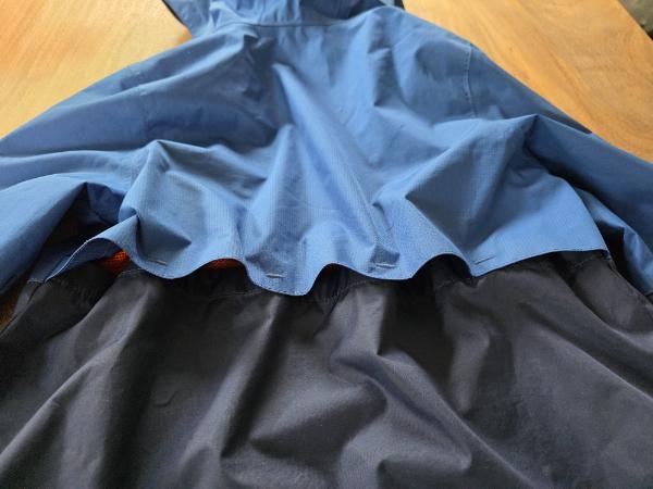 Tussen Particulieren - Quechua regenjas MH500 blauw maat 7-8 jaar (123-13 4/5