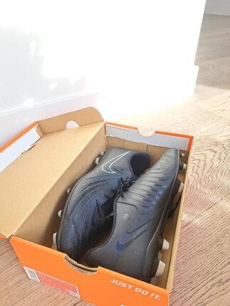 Entre Particuliers - Chaussures de football Nike Phantom GX 2 Club FG/M