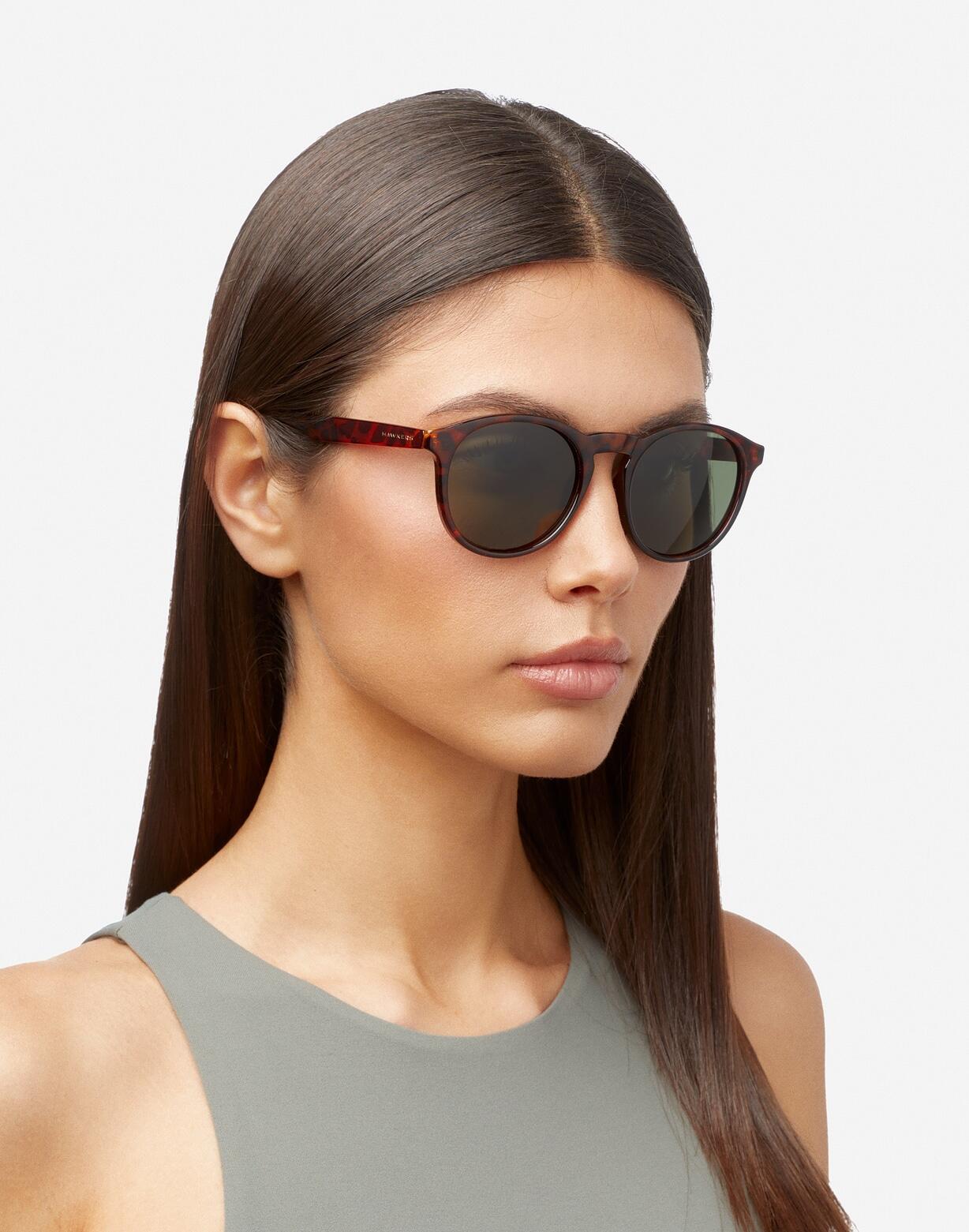 HAWKERS - Zonnebrillen mannen en vrouwen BEL AIR POLARIZED CAREY GREEN 5/7