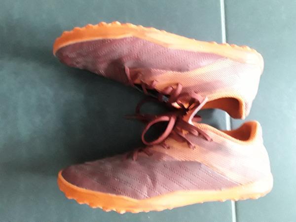 Tussen Particulieren - Voetbalschoenen Kipsta maat 38 2/2