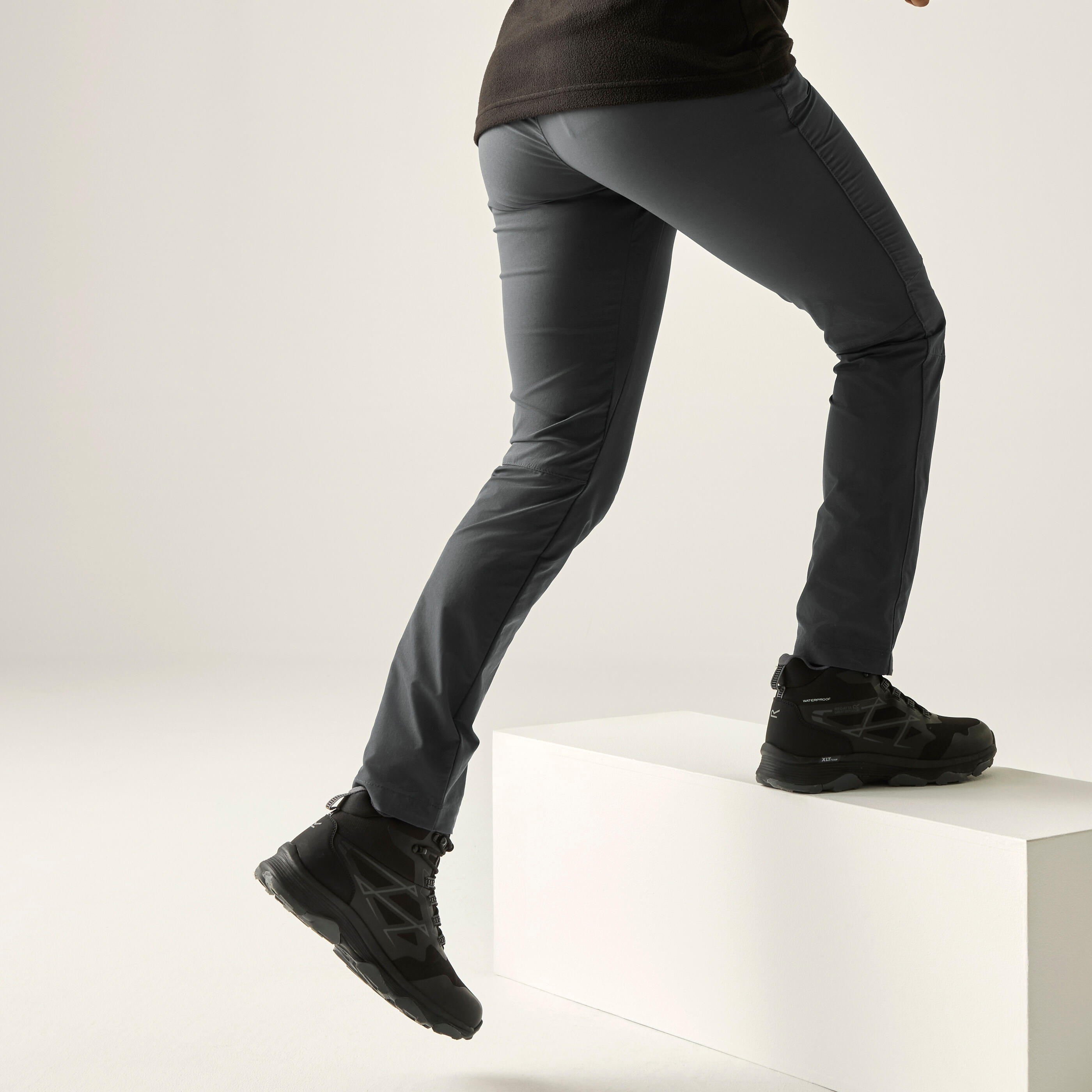 Pantalón mujer para senderismo Regatta Highton 4/6