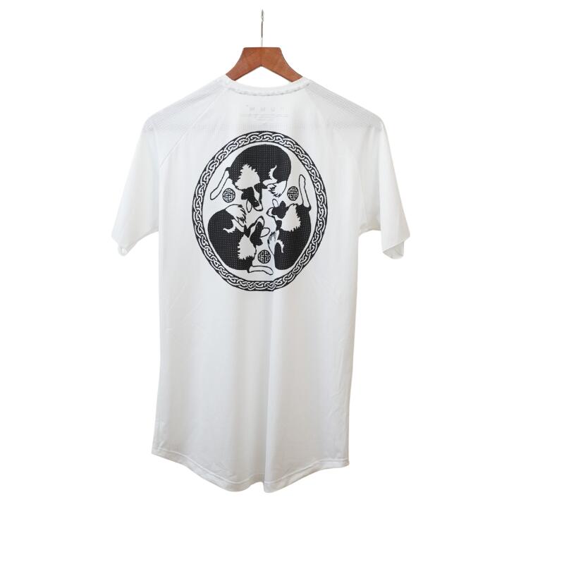 T-shirt légère et respirante de trail running, séchage rapide et tissu recyclé. 2/3