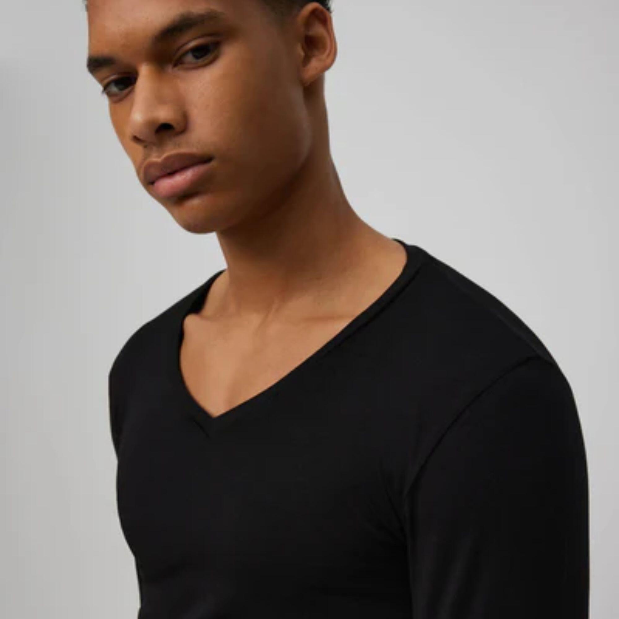 Camiseta interior manga larga cuello pico negro 2/4