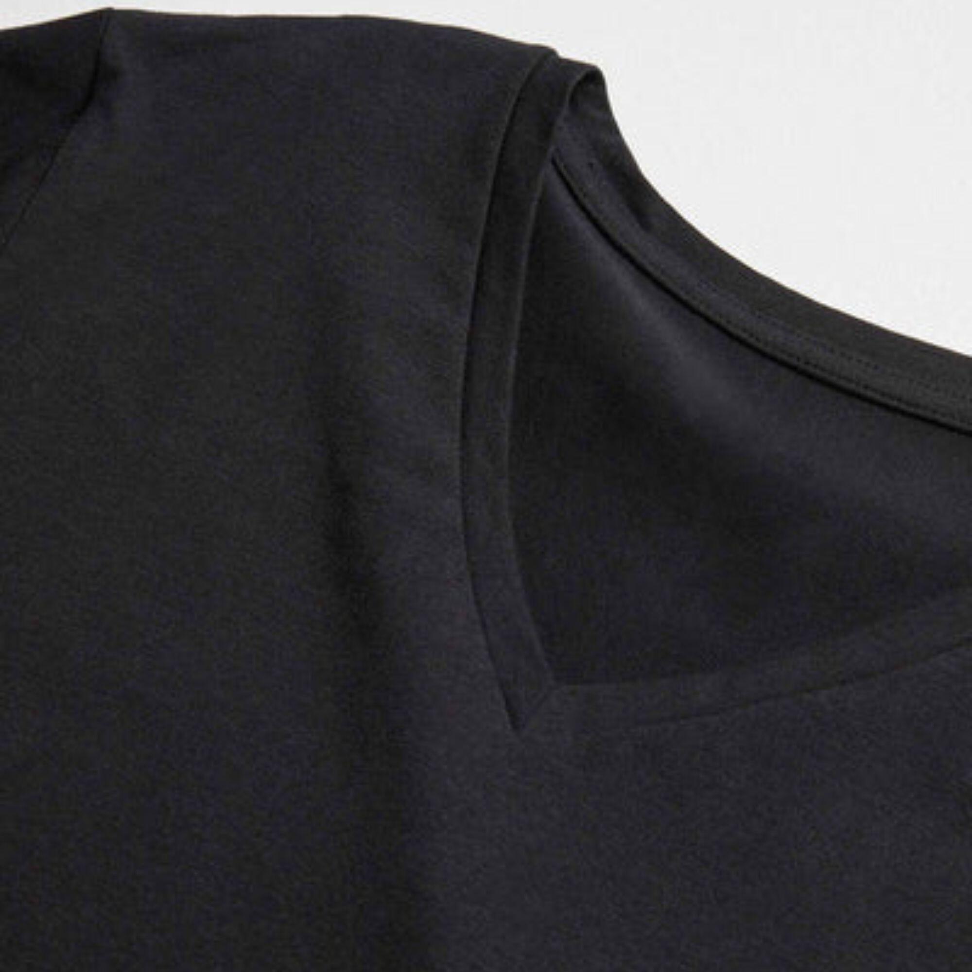 Camiseta interior manga larga cuello pico negro 4/4
