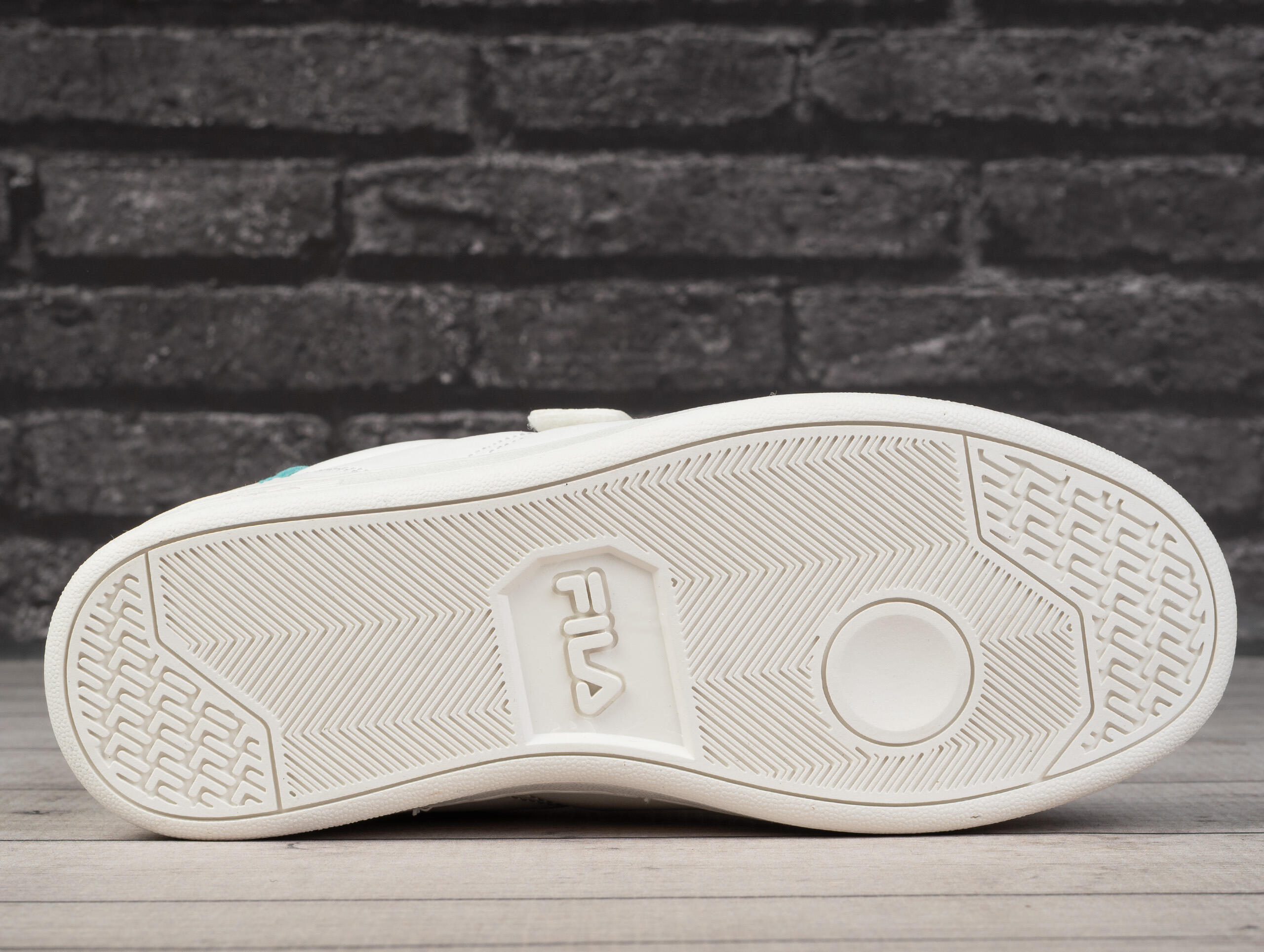 Buty dziecięce sportowe Fila COURTBAY VELCRO KIDS 5/6
