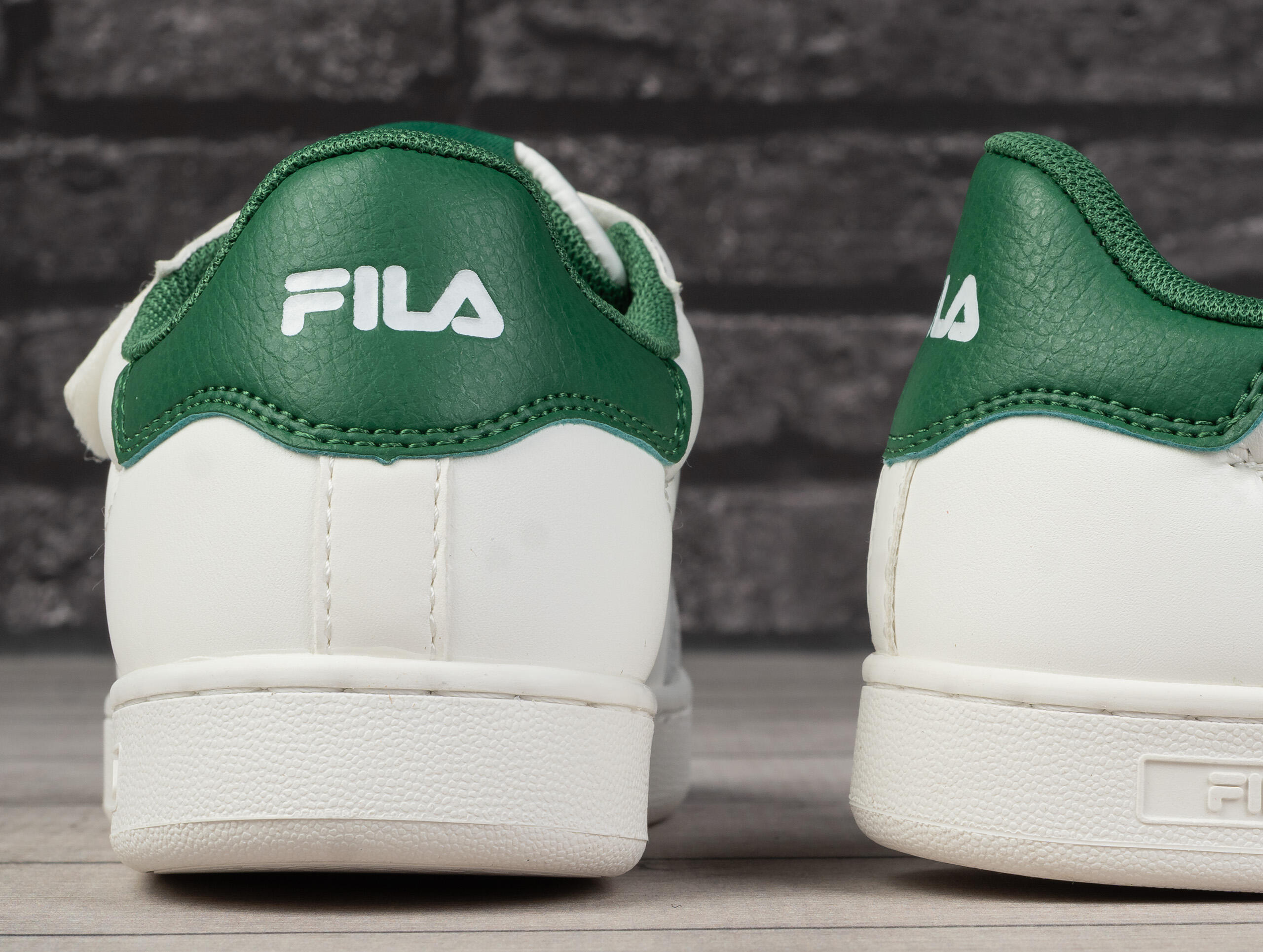 Buty dziecięce sportowe Fila COURTBAY VELCRO KIDS 4/6