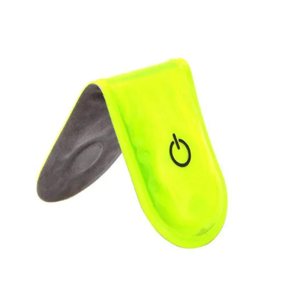 Magnetic reflective LED clip – safety for running / walking / cycling