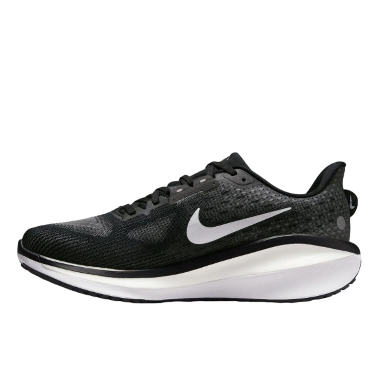 Vomero 17 Black White