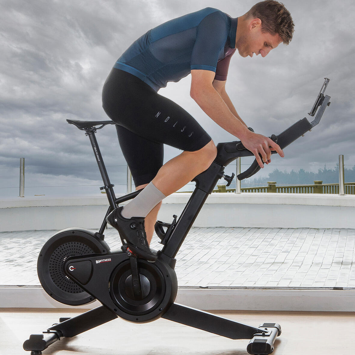 Smart bike Exercycle H9365 – realista, silenciosa y conectada ZWIFT + Apps 3/8