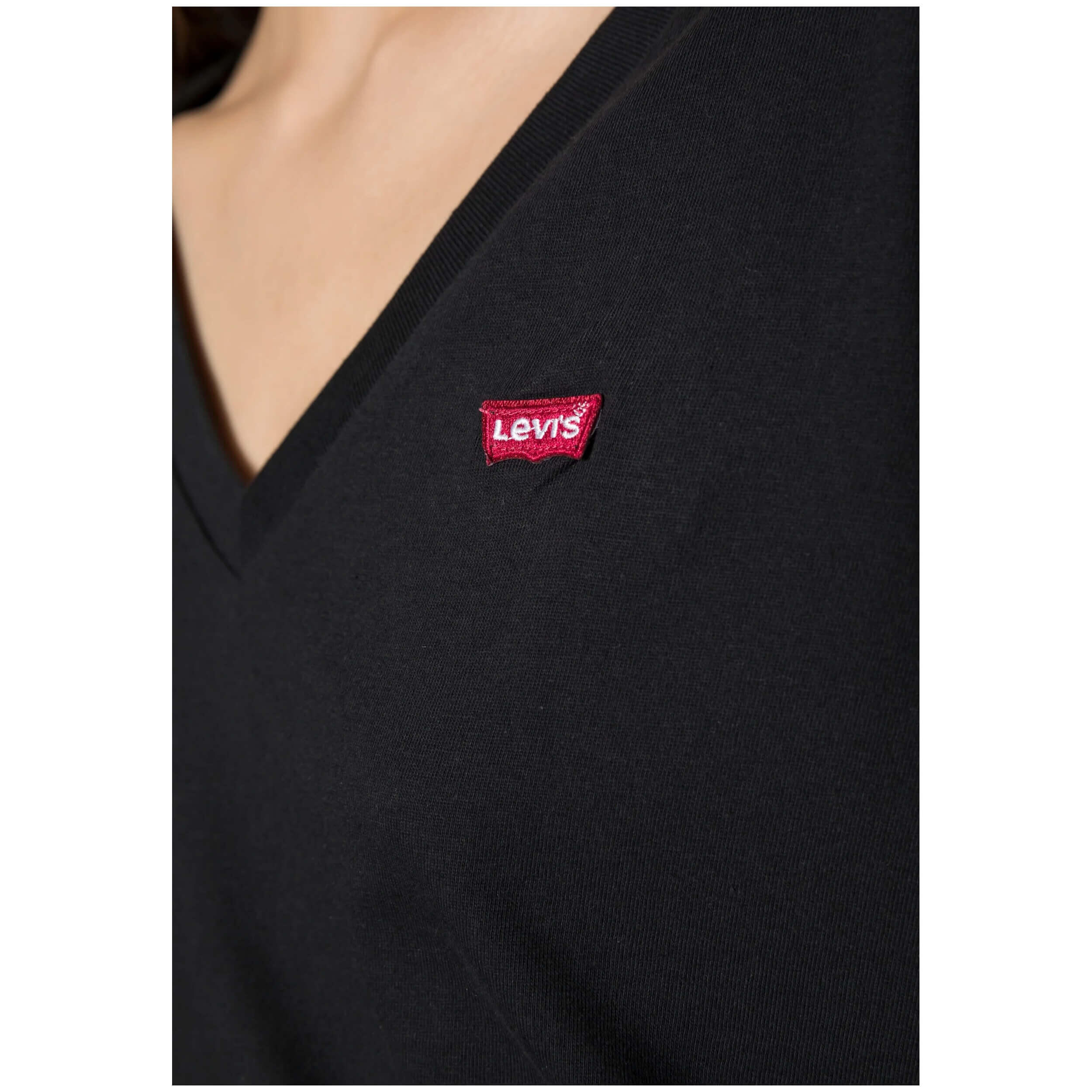 T-shirt femme Levis Perfect vneck Noir. 5/5