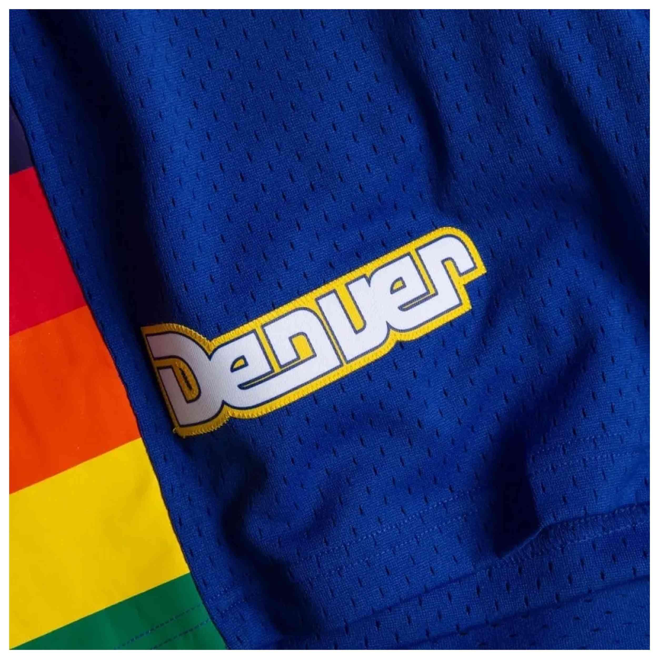Calções Mitchell & ness modelo SMSHGS18228-DNUROYA91 para homem 4/4