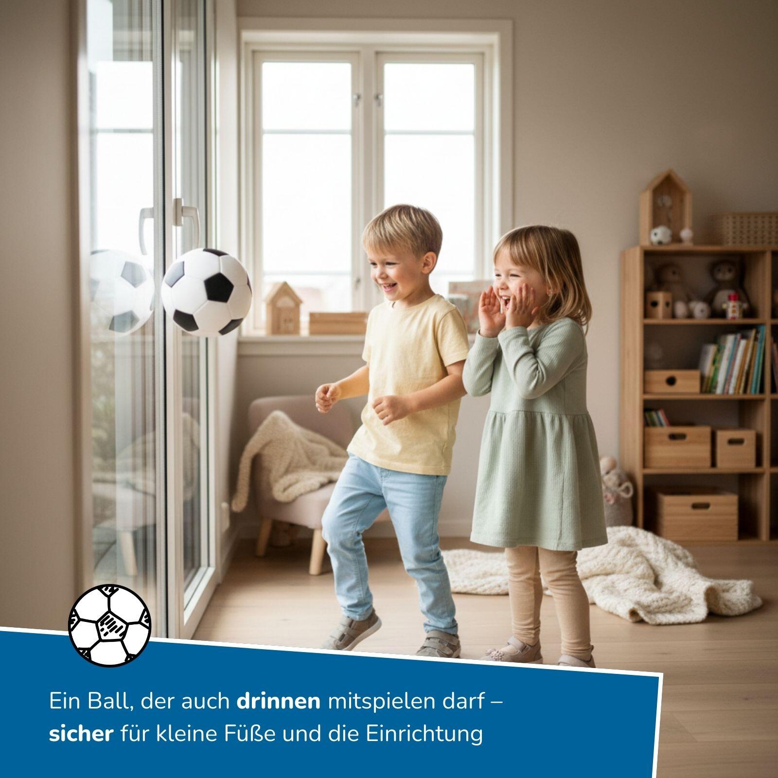 Softball für Kinder Ø 18 cm, extra weich, schwarz-weißes Fußball-Design 3/7