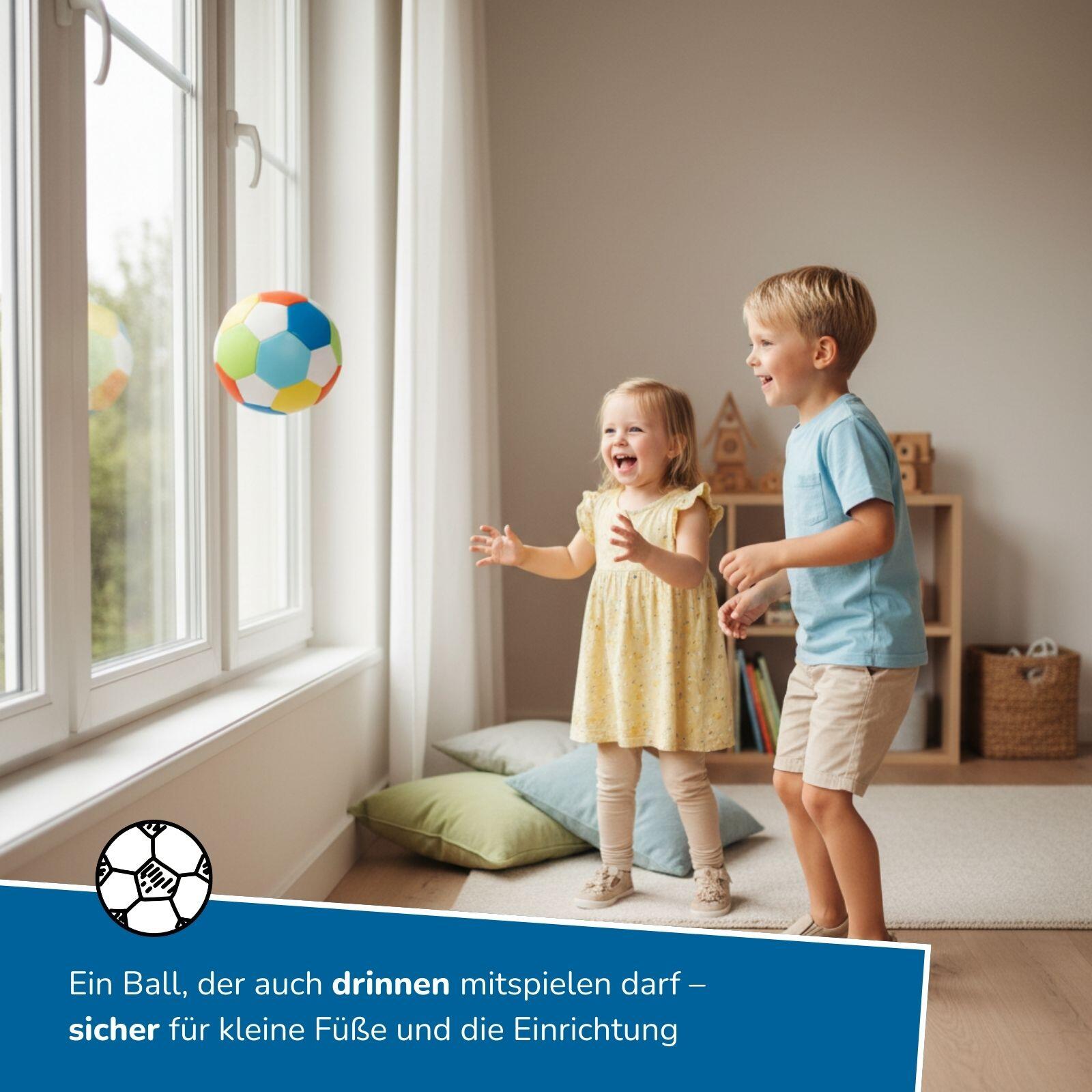 Softball für Kinder Ø 18 cm, extra weich, buntes Fußball-Design 3/7