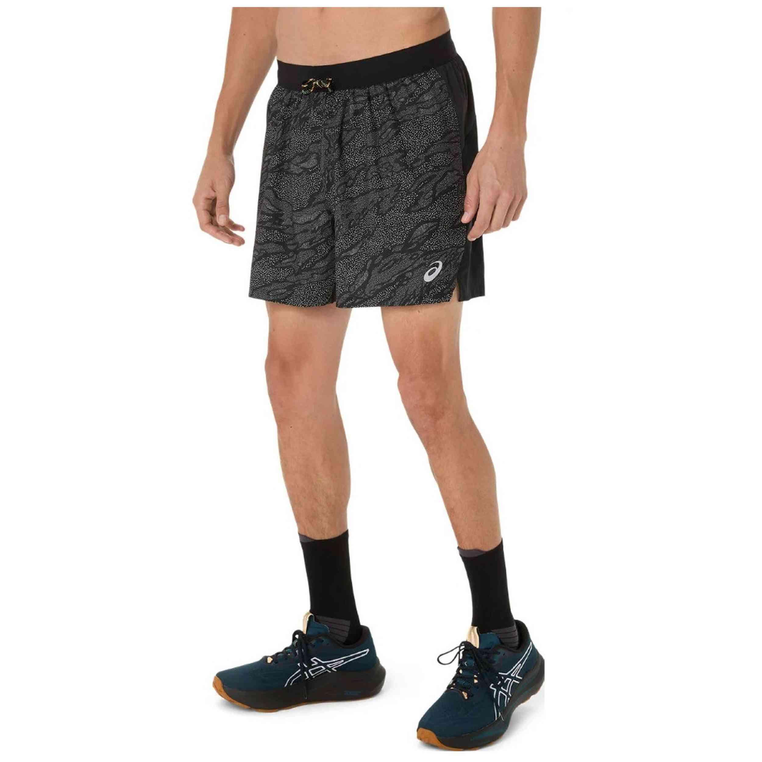 Pantaloncini Asics modello 2011D392-001 per uomini 2/3