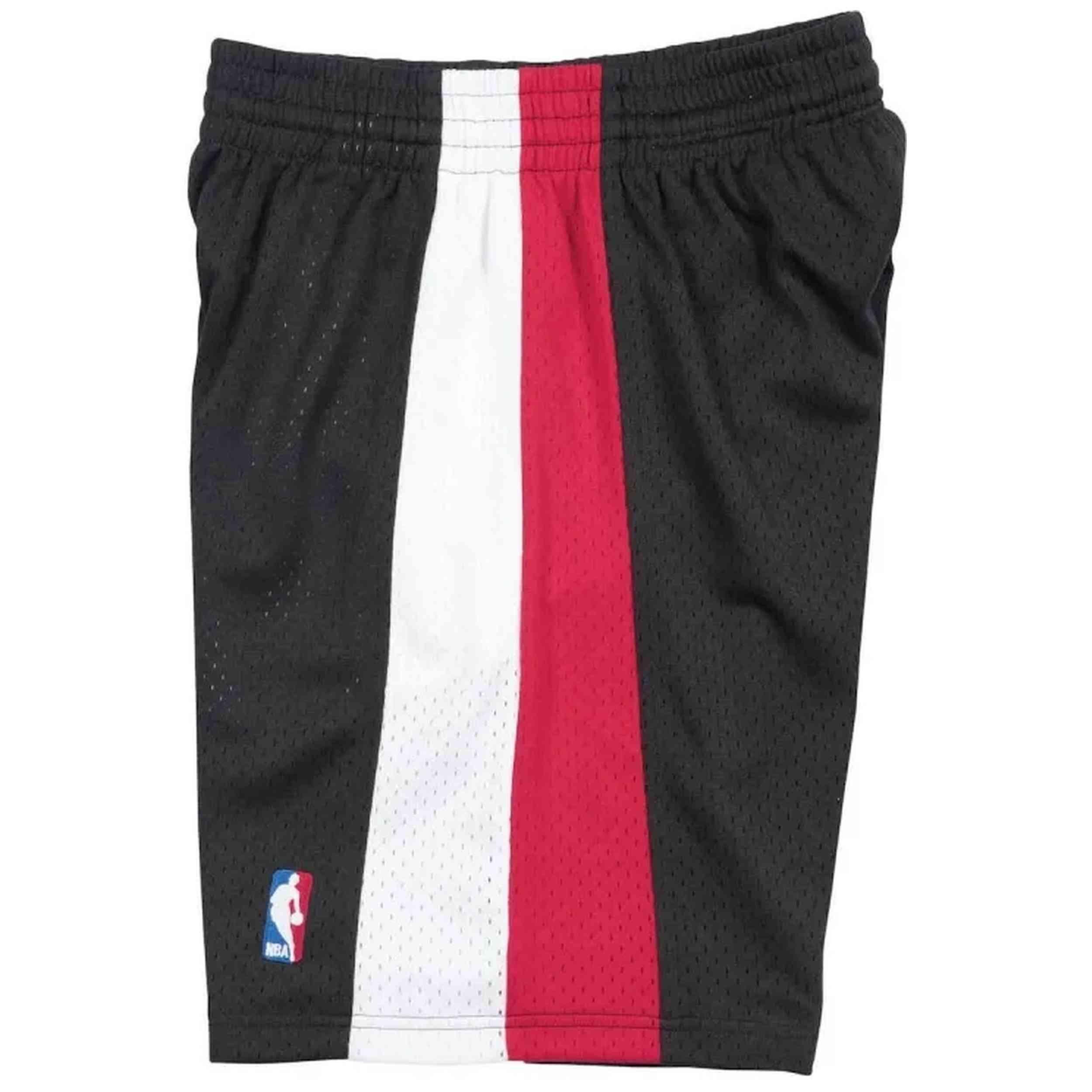 Short Mitchell & ness modèle SMSHGS18249-PTBBLCK99 pour homme 3/4