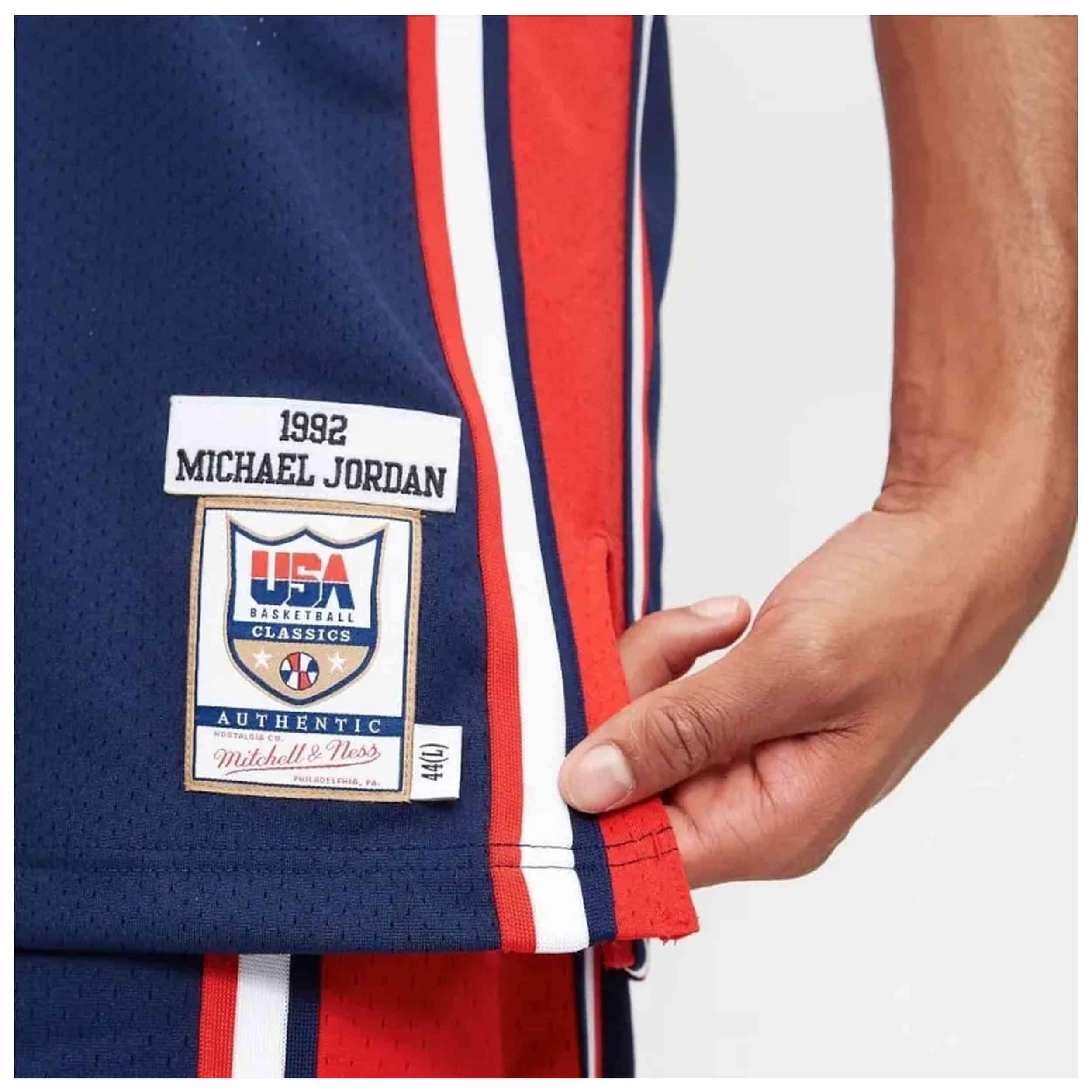 Camisa de basquete Mitchell & ness modelo AJY4GS18414-USANAVY92MJO para homem 3/4