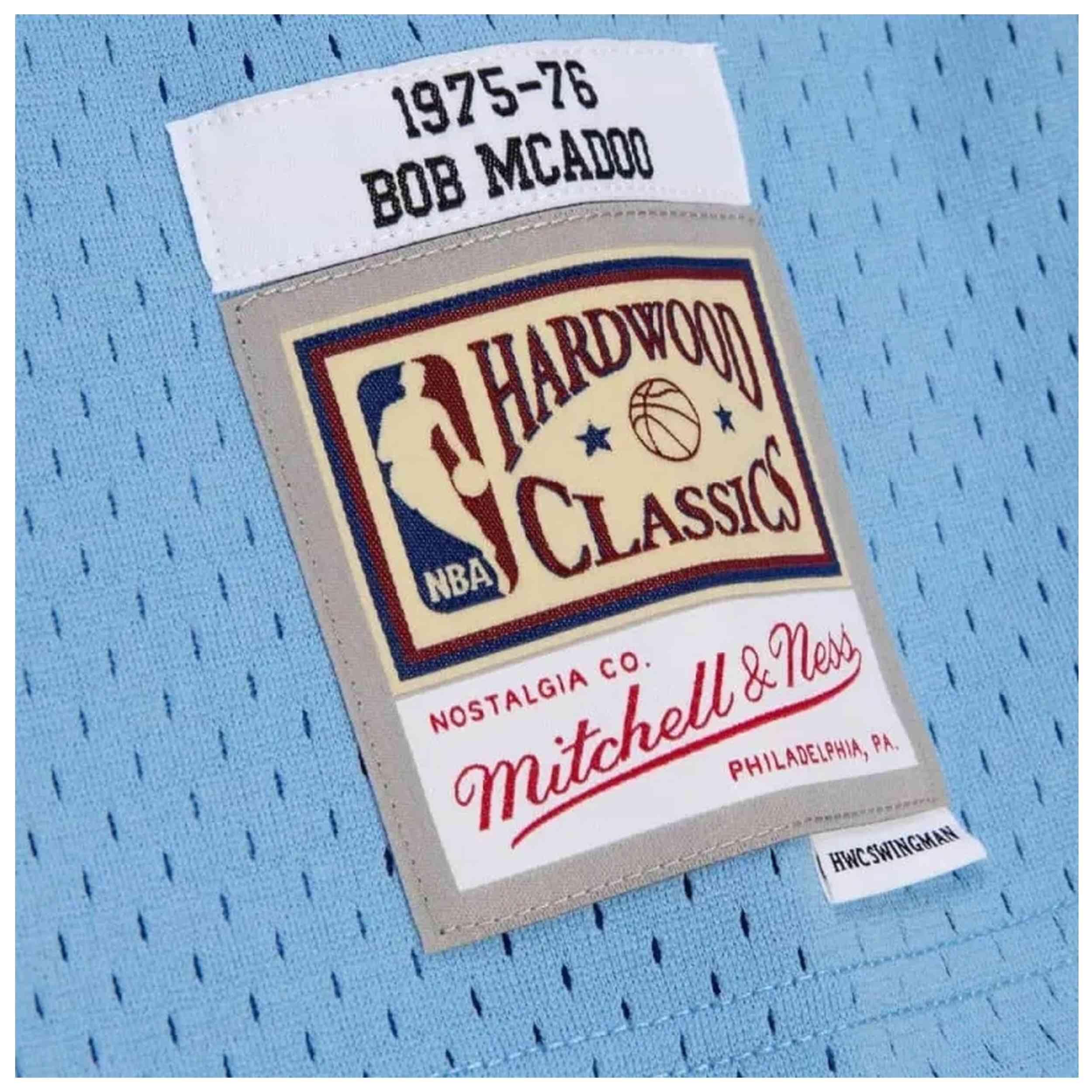 Camiseta de baloncesto Mitchell & ness modelo SMJY3351-BBA75BMCCLBL para hombre 3/3