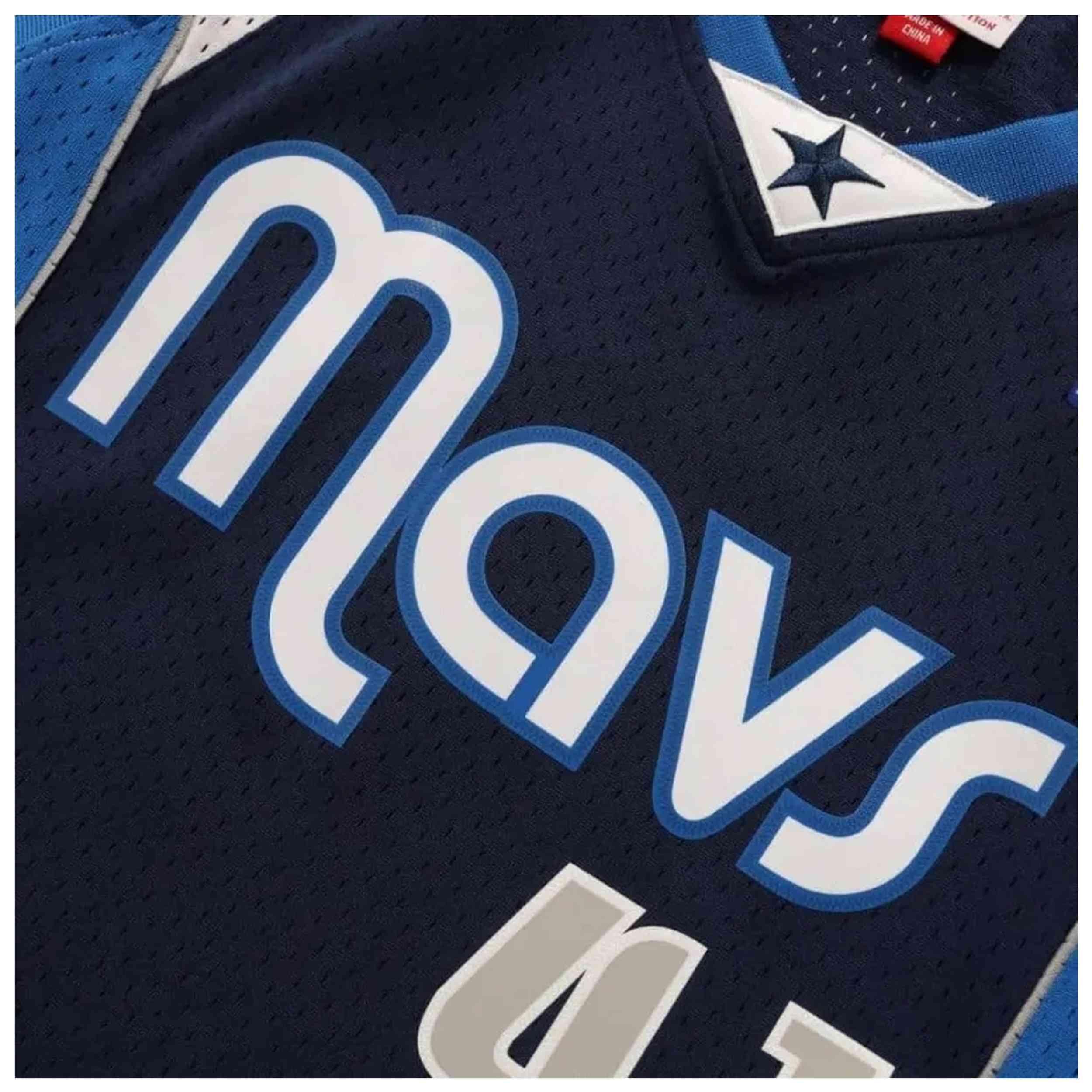Camiseta de baloncesto Mitchell & ness modelo SMJY1147-DMA11JKIASBL para hombre 4/4