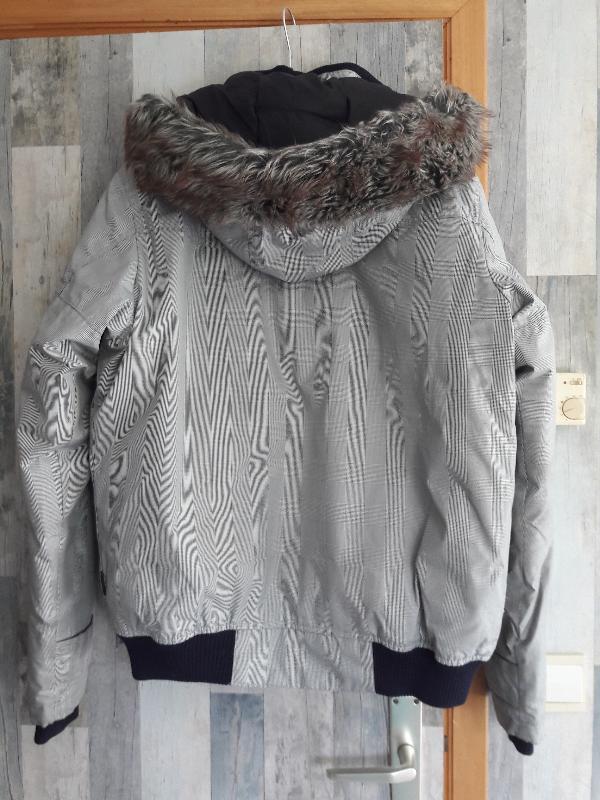 Tussen Particulieren - Pull and Bear jas maat S 2/6
