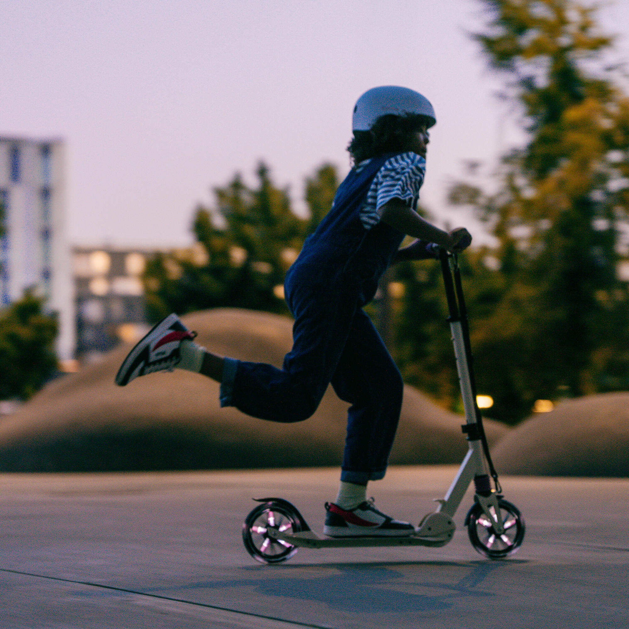 Patinete plegable para niños, ruedas LED, manillar ajustable Movino City Light 7/8