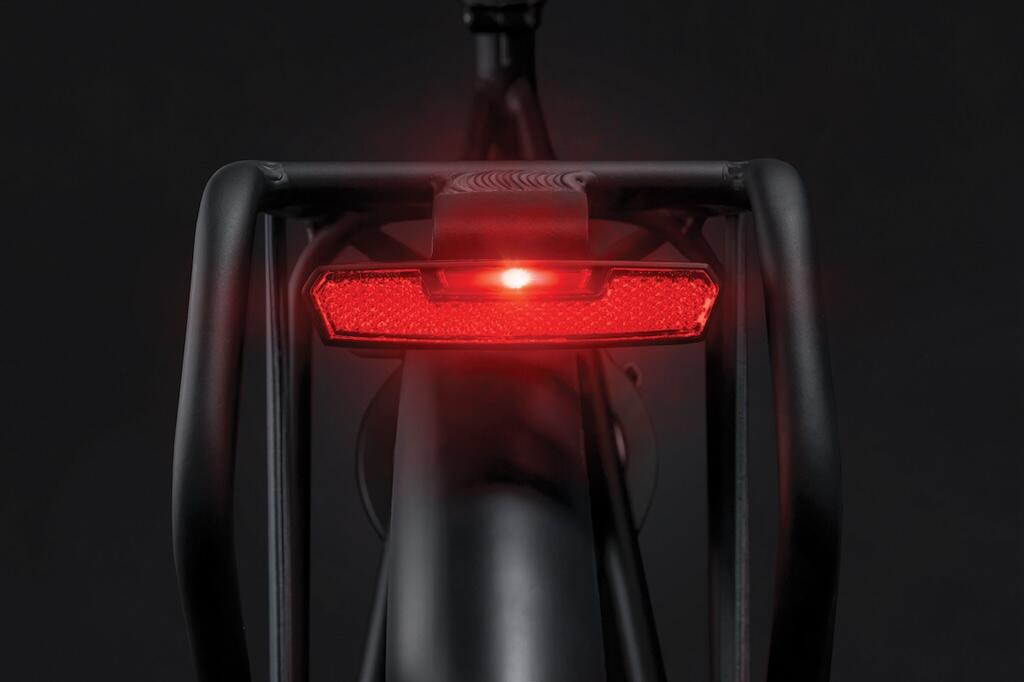 AXA Luce posteriore a LED con supporto per portapacchi da 80 mm Axa E-Bike Juno