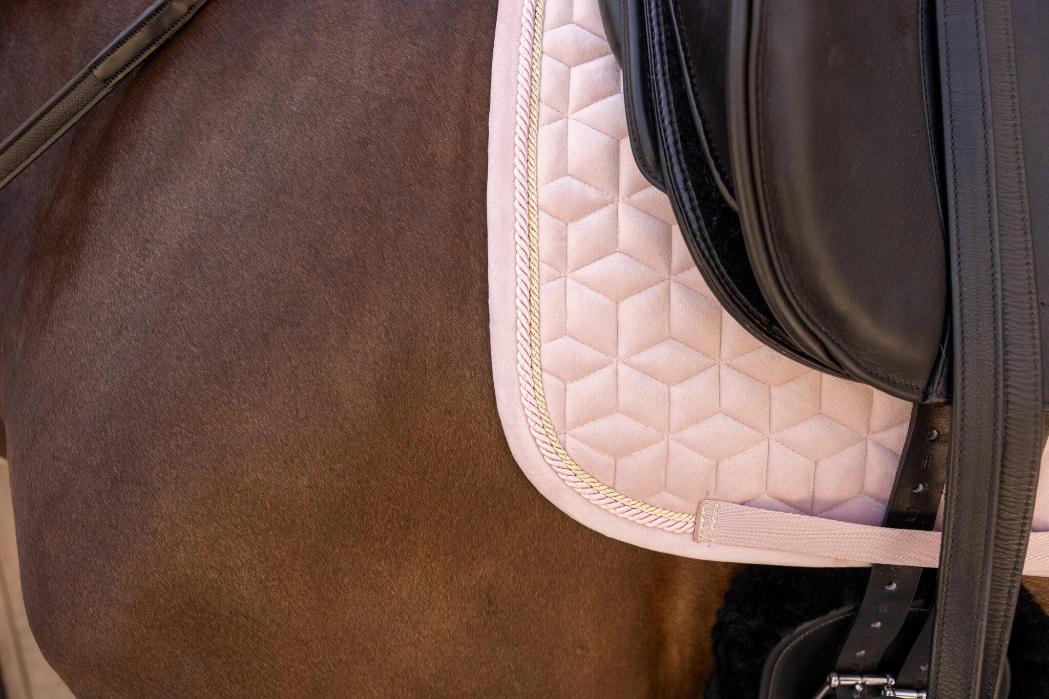 Tapis De Selle Western Rose – Laine – Découpe Contact étroit – 26" – Neuf (USA)
