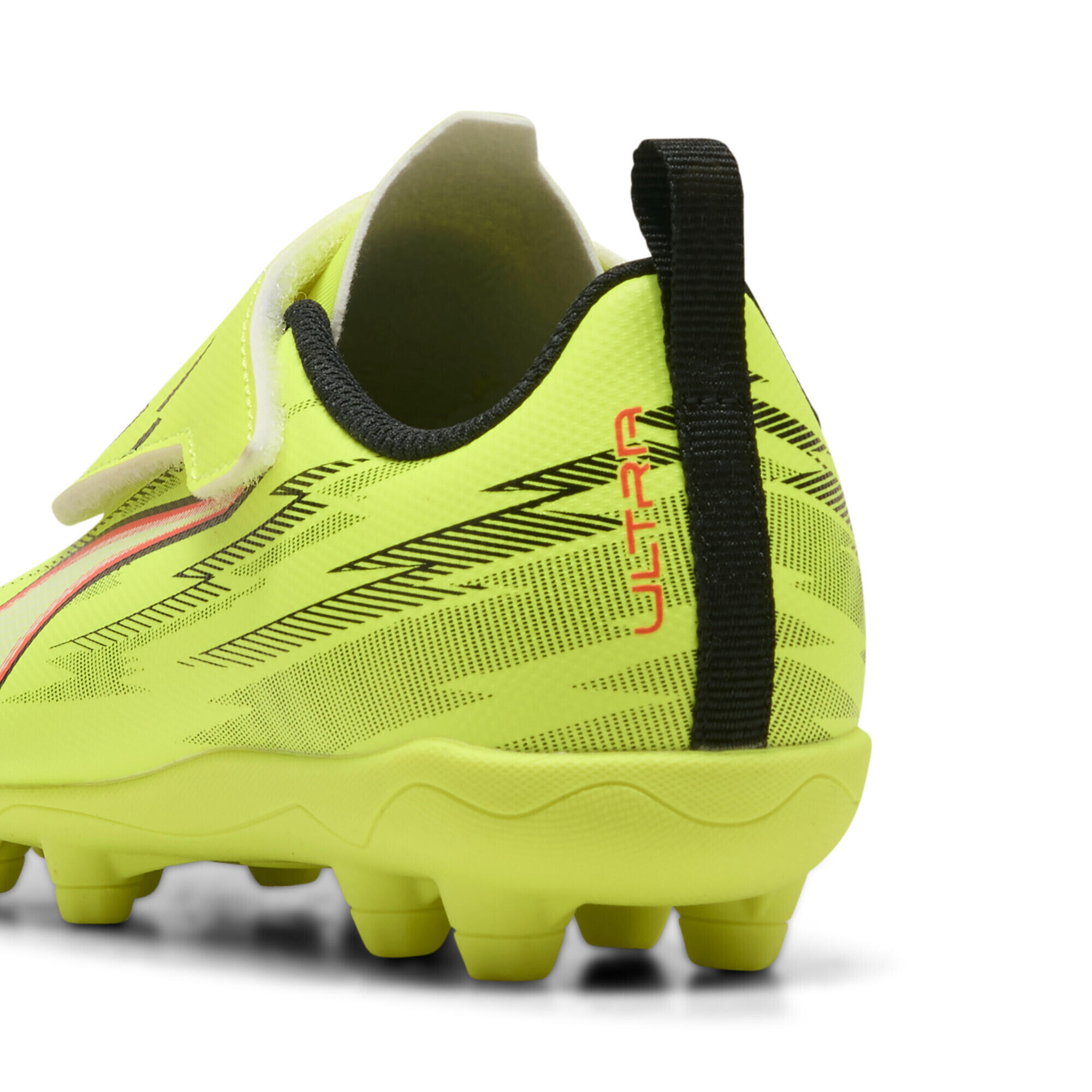 Dziecięce buty piłkarskie ULTRA 6 PLAY FG/AG PUMA