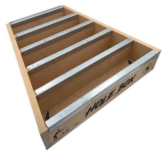 Boîte à trous en hêtre massif + renforts en acier zingué