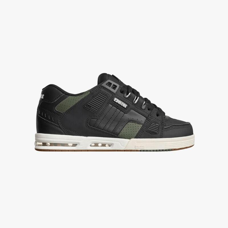 Adidași Globe Sabre negri combat