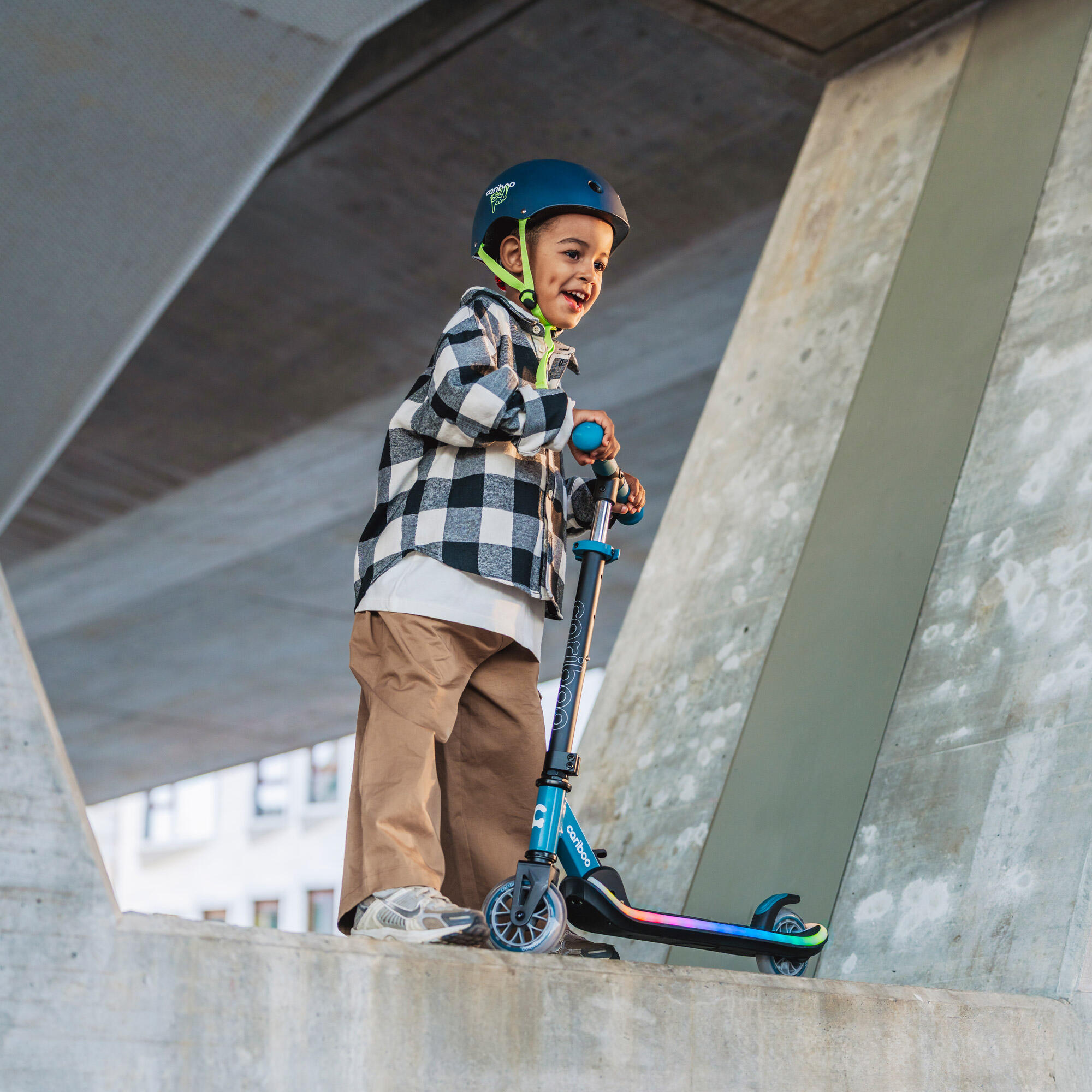 Tweewielige step met lichtgevend LED-platform Cariboo LEDStar 2/6
