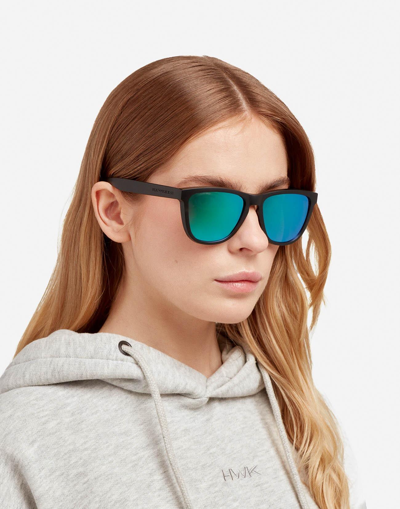 HAWKERS - Lunettes de Soleil Homme et Femme POLARIZED BLACK EMERALD - ONE Raw 5/7