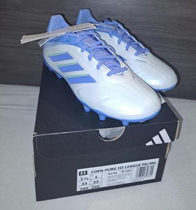 Entre Particuliers - Chaussures foot enfant. Adidas 33