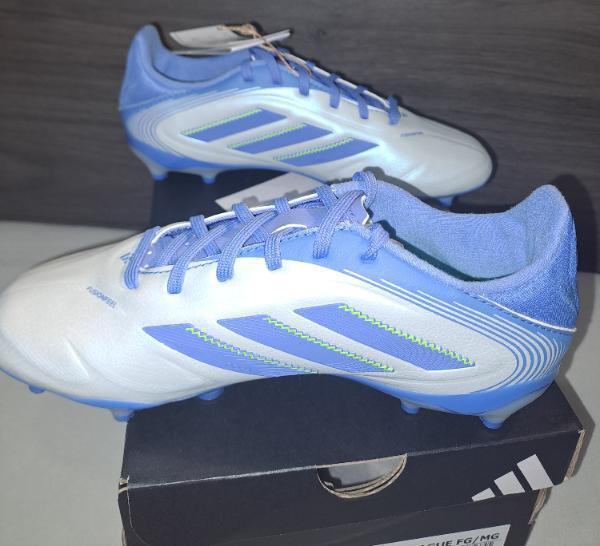 Tussen Particulieren - Voetbalschoenen voor kinderen. Adidas 33 2/2