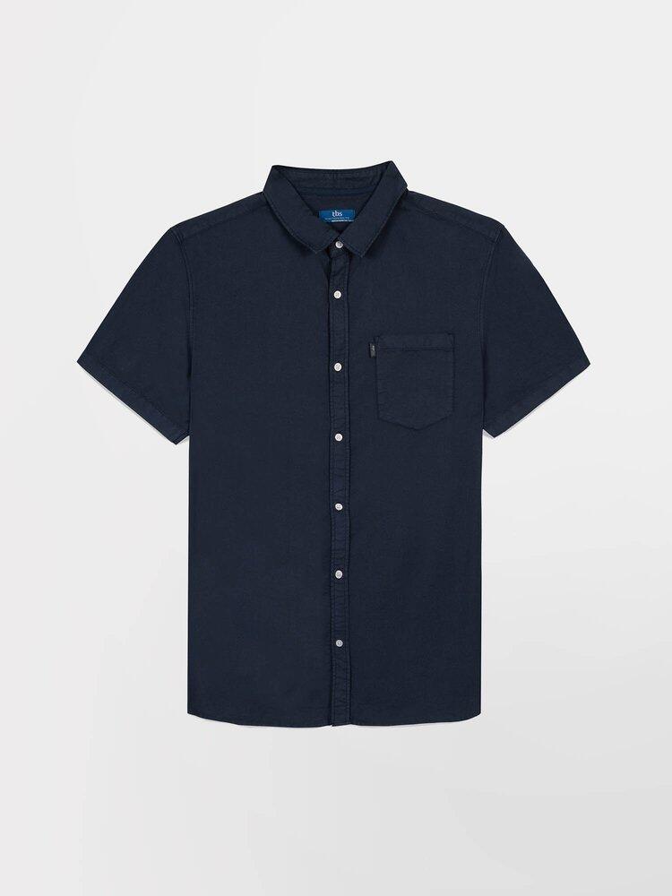 bleu marine.