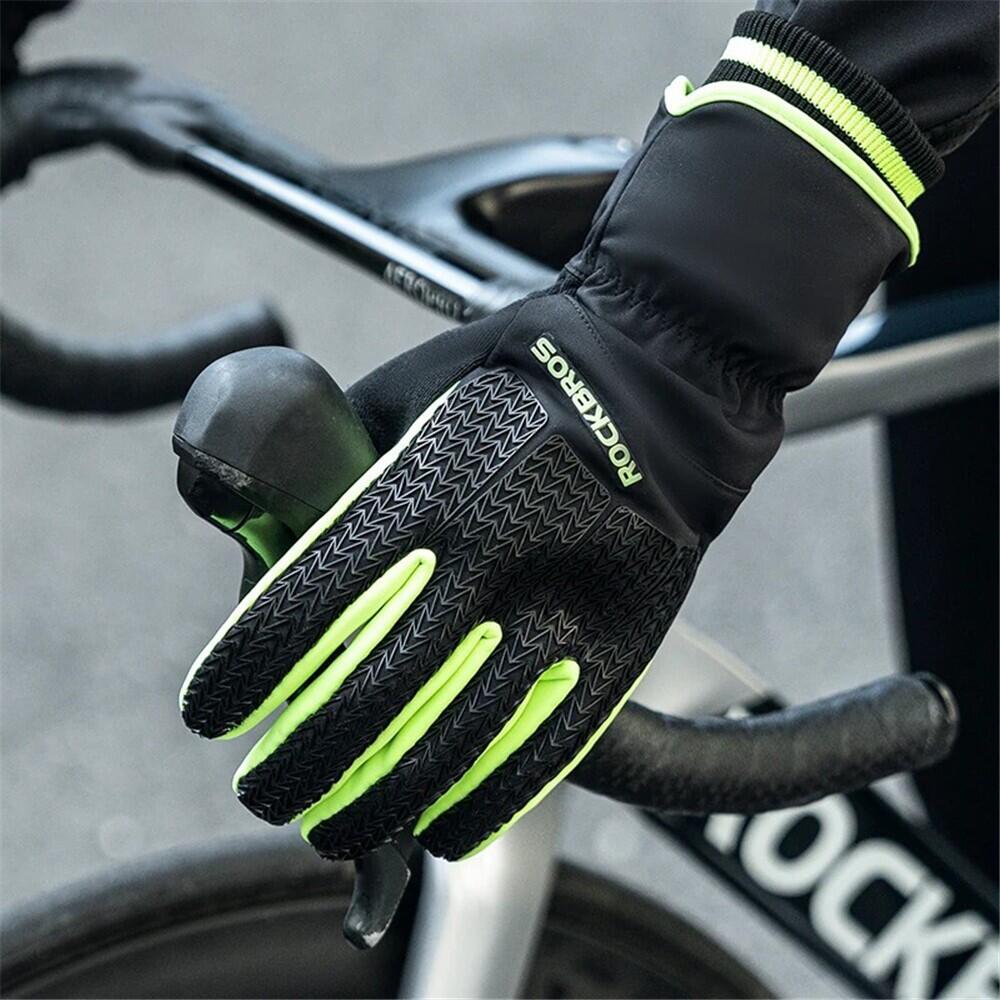 Paar Winterhandschuhe 2/4