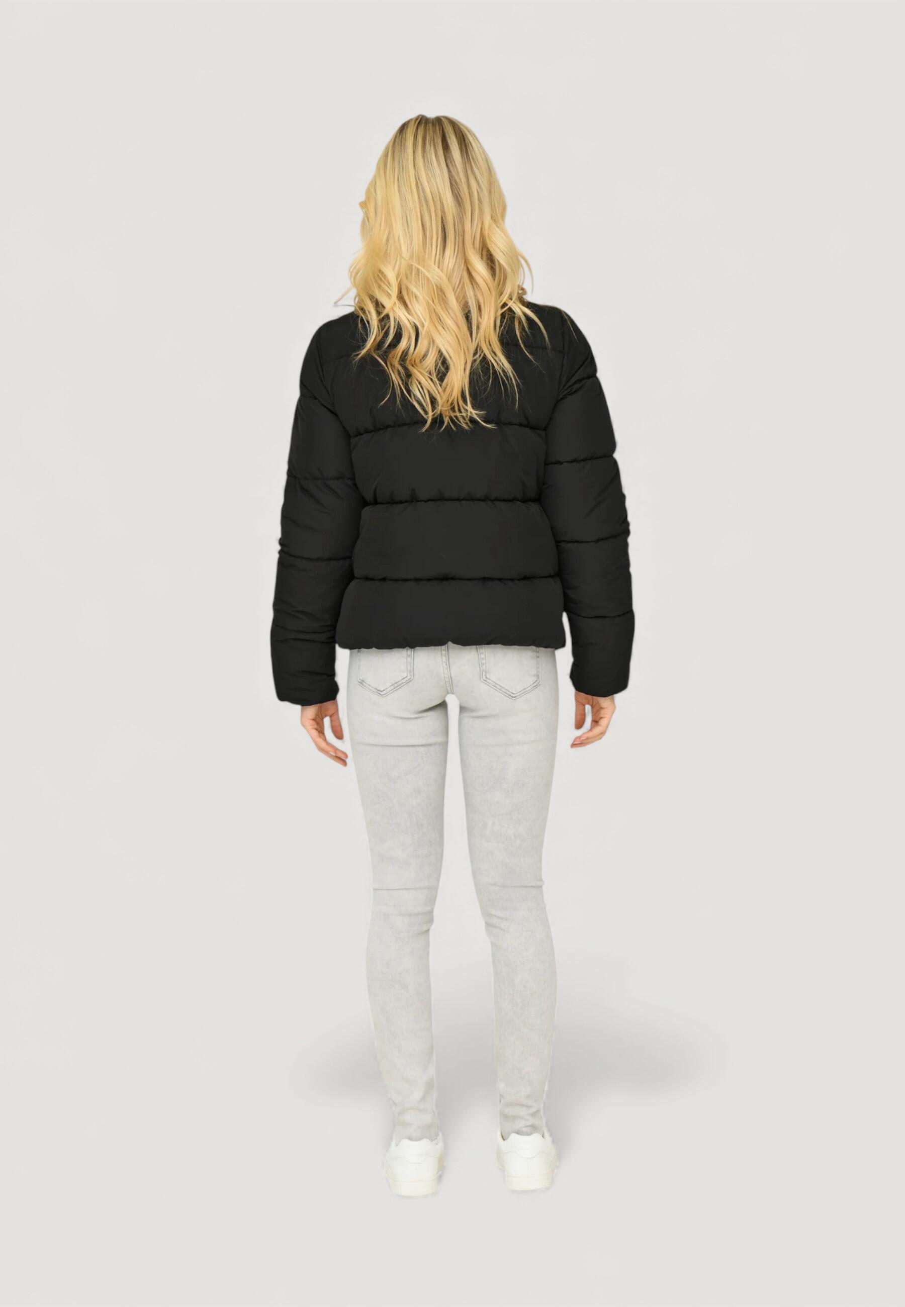 Only ONLNEWCOOL Zwart - Gratis levering | ! - Textiel Dons gevoerde jassen Dames € 29,99