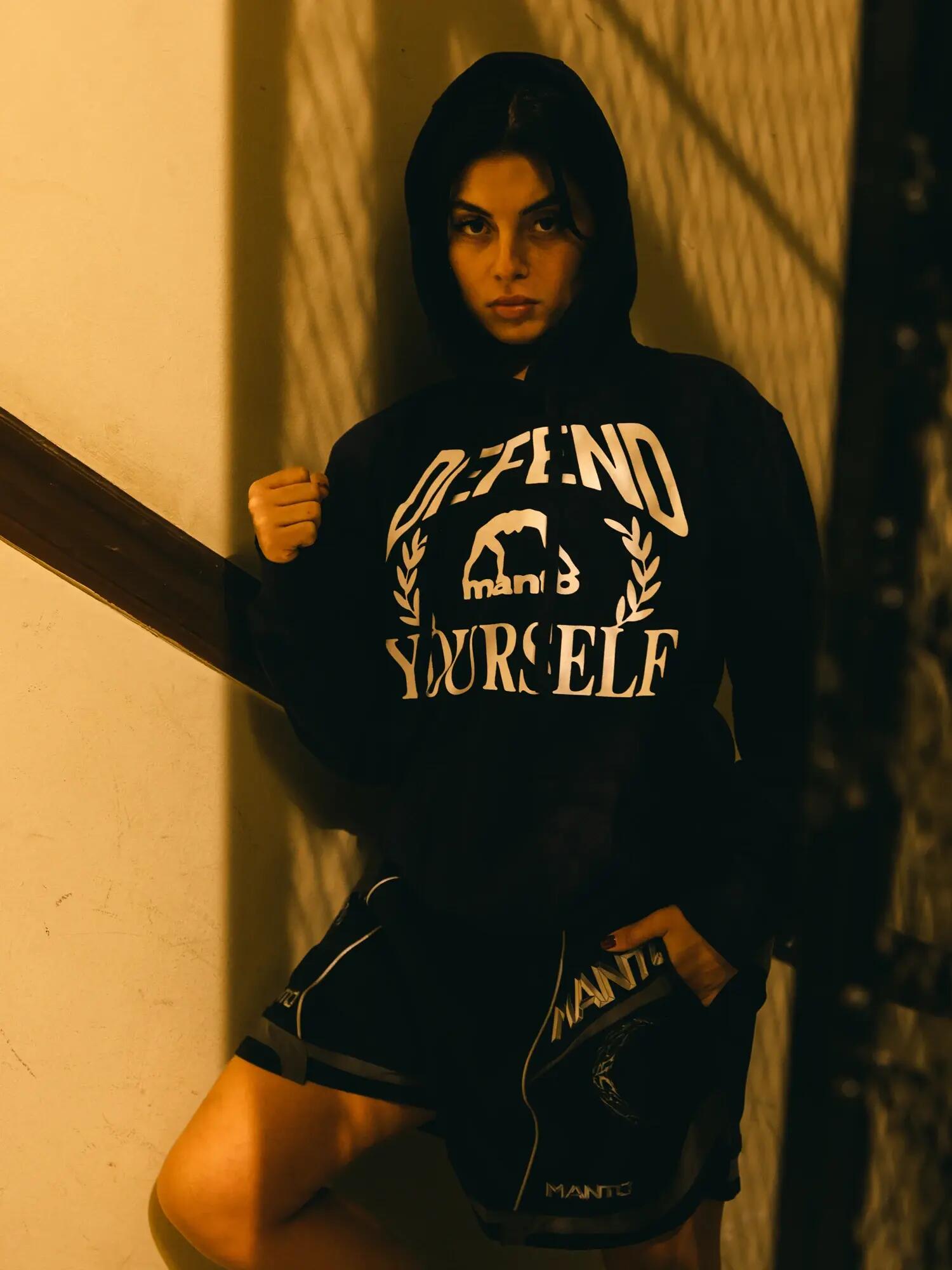 MANTO bluza z kapturem DEFEND czarna 1/4