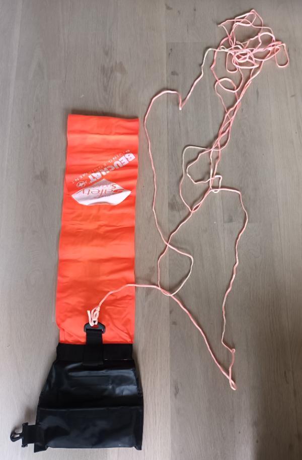 Entre Particuliers - BEUCHAT Bouée en pochette compacte avec crochet 2/3