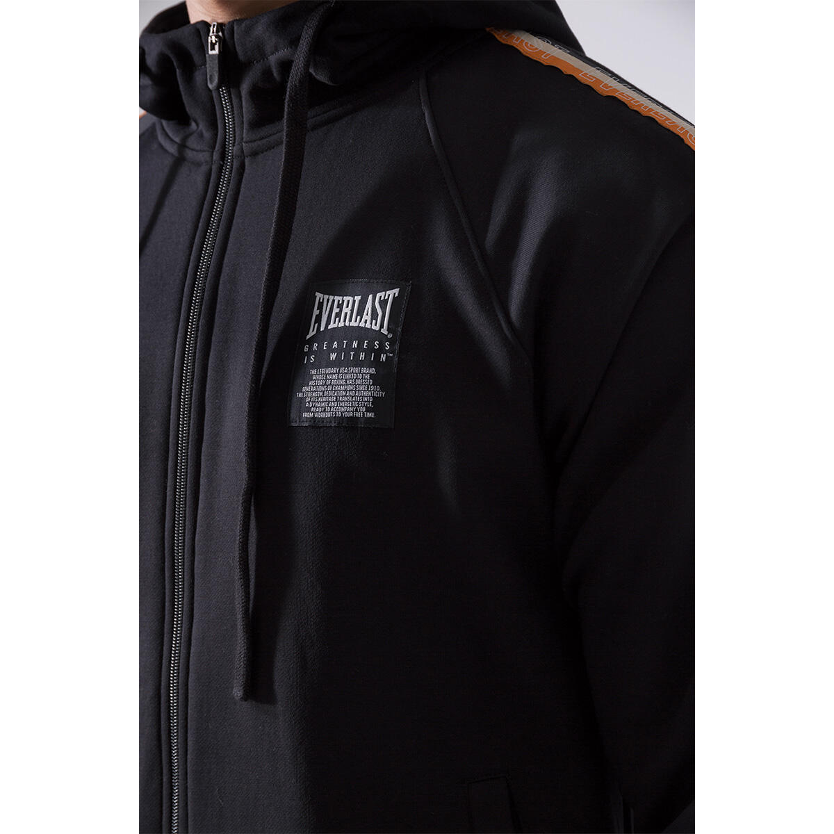CHAQUETA HOMBRE NEUTRA CREMALLERA COMPLETA CON CAPUCHA Y CINTA TRICOLOR EVERLAST 5/5