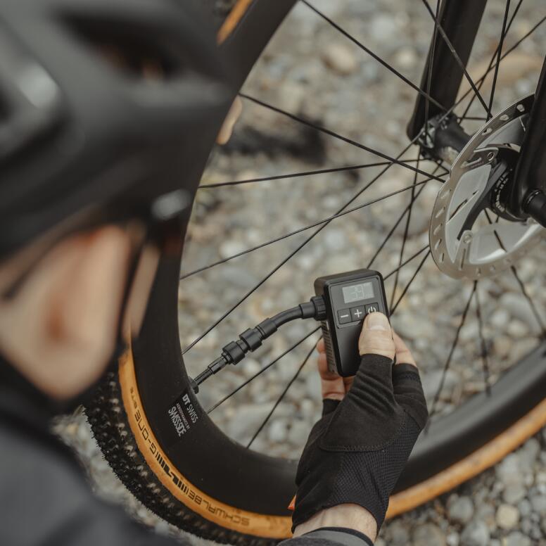 Topeak E-Booster Digital Mini Bike Pump 4/7