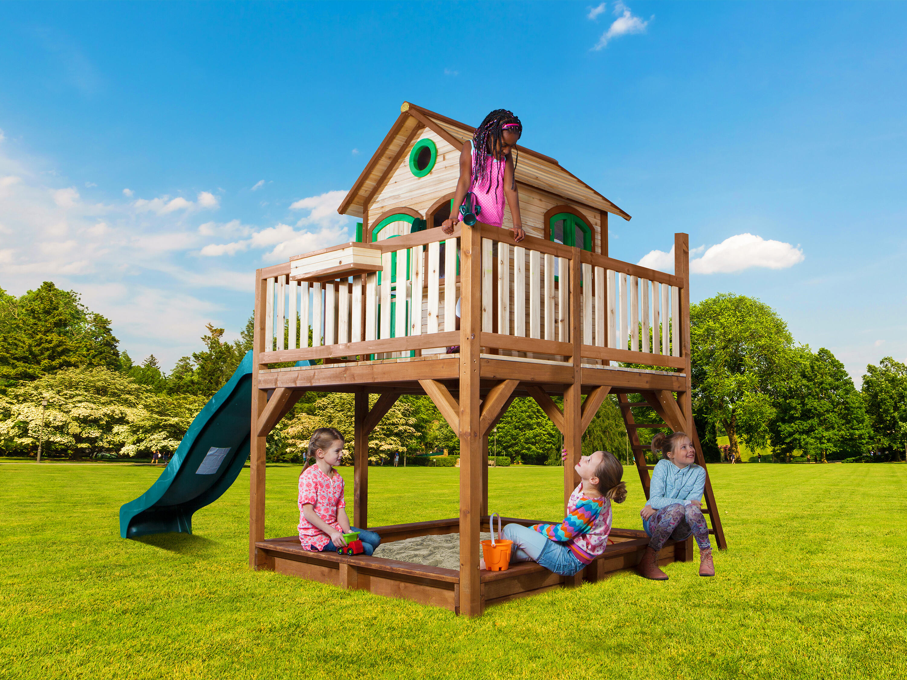 Maisonnette en bois Liam Marron/Verte - Toboggan Vert 3/7