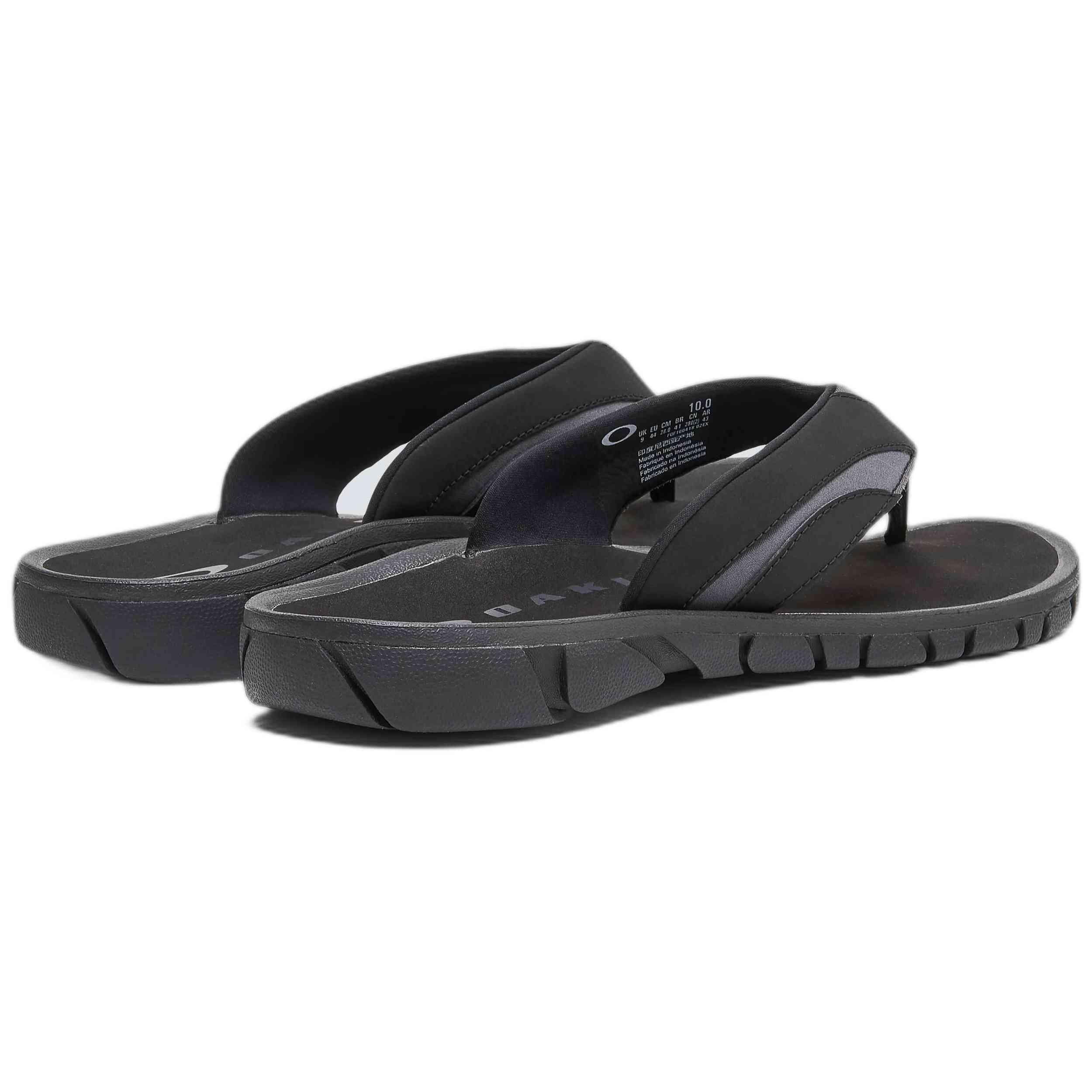 Infradito Oakley modello FOF100418-02E per uomini 4/5