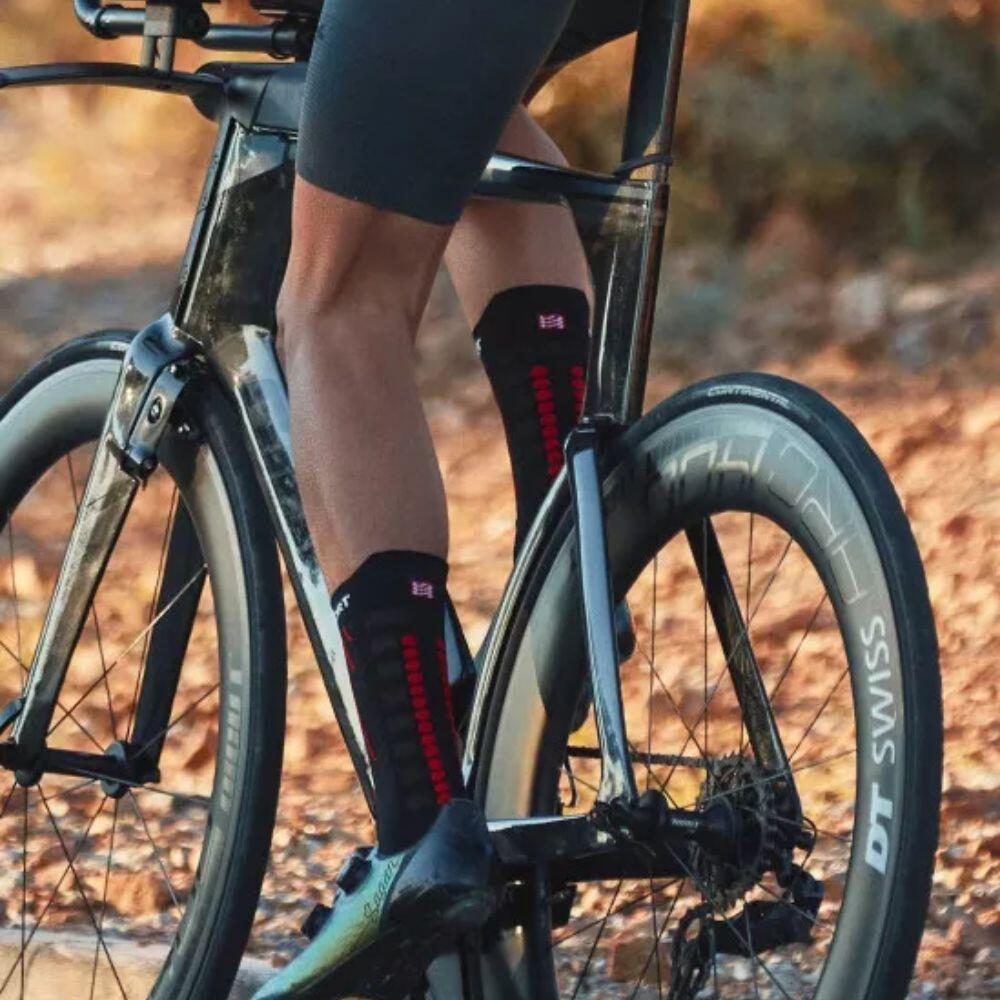 Par de calcetines Compressport Aero Negro / Rojo 3/3