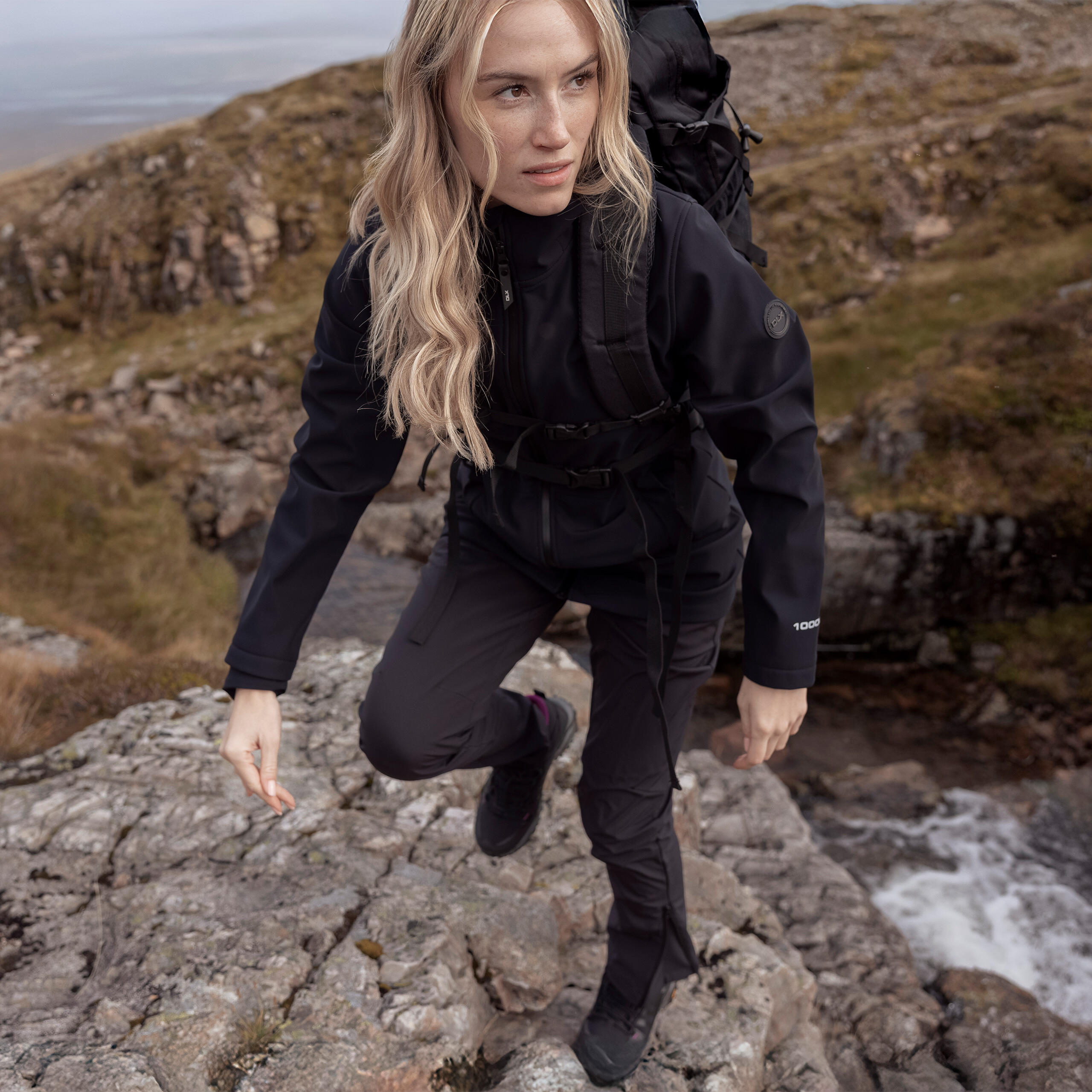 Dlx Priya Chaqueta softshell mujer negra 3/3